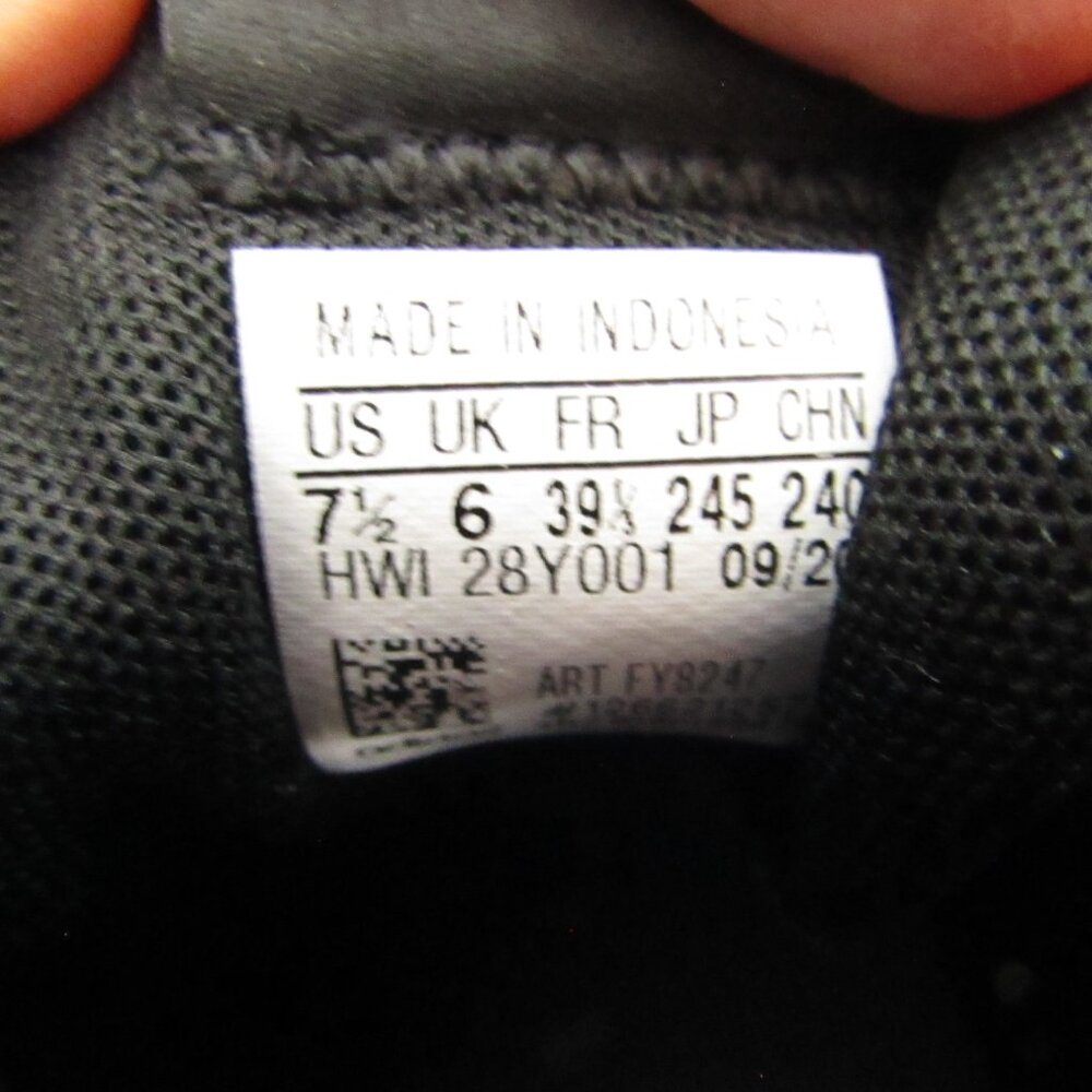 Women's Adidas Size 7.5 Tiger Stripe Tennis Shoes - These Shoes are Like New!!! - Picture 5 of 5